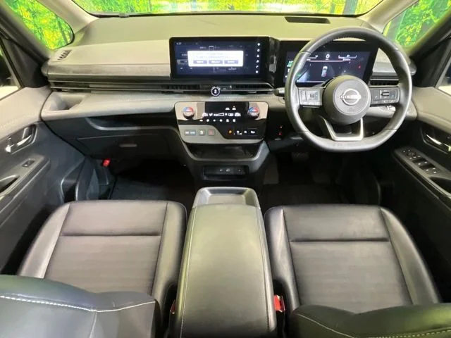 Nissan SERENA WG e−POWER　ルキシオン photo 2