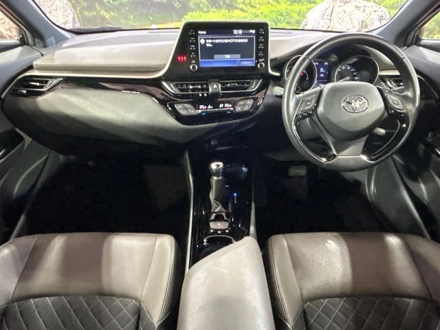 Toyota C-HR G　ハイブリッド photo 2