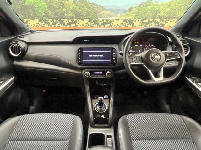 Nissan KICKS X photo 2