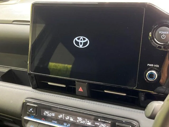 Toyota VOXY HYBRID S−Z photo 3