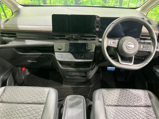Nissan SERENA WG e−POWER　ハイウェイスター　V photo 2