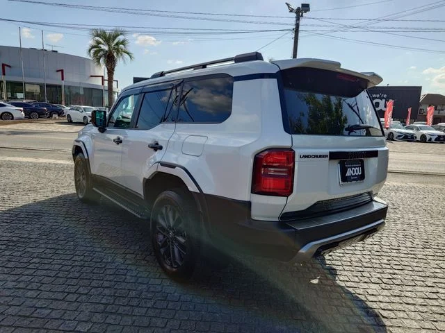 Toyota LANDCRUISER 250 ZX photo 3