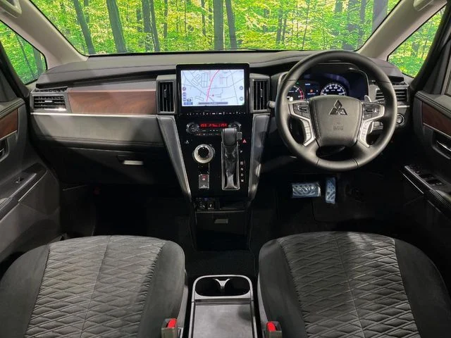 Mitsubishi DELICA D:5 4WD P photo 2