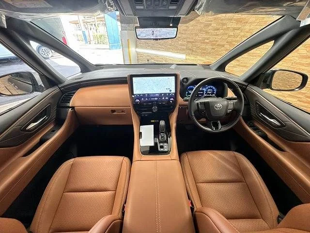 Toyota VELLFIRE HYBRID 4WD Z　プレミア photo 2
