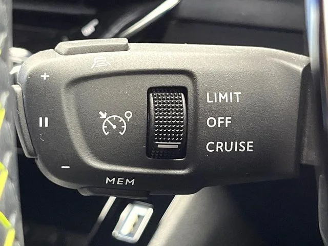 Peugeot PEUGEOT 2008 GT photo 4