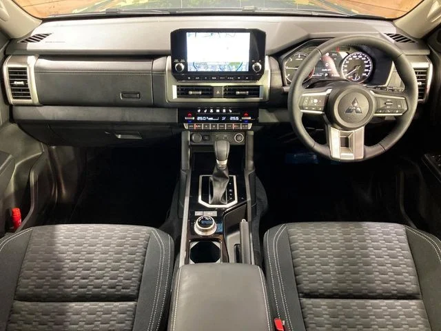 Mitsubishi TRITON GLS photo 2
