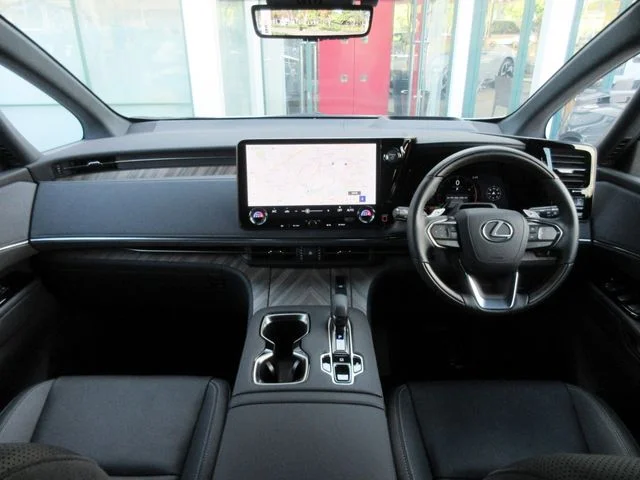 Toyota ﾚｸｻｽ LM500h エグゼクティブ photo 2