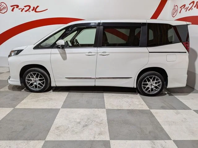 Toyota NOAH 4WD S−G photo 2