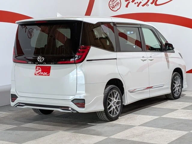 Toyota NOAH 4WD S−G photo 3