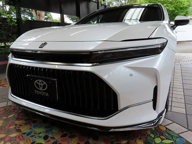 Toyota CROWN sedan hybrid Z　MODELLISTA 2026