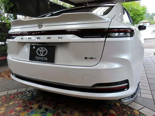 Toyota CROWN sedan hybrid Z　MODELLISTA photo 2