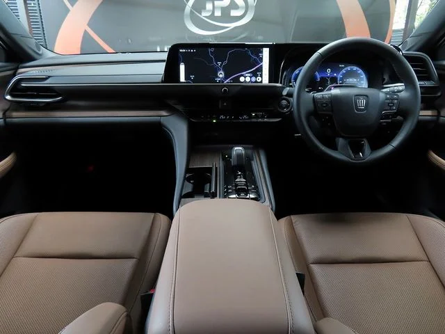 Toyota CROWN sedan hybrid Z　MODELLISTA photo 3