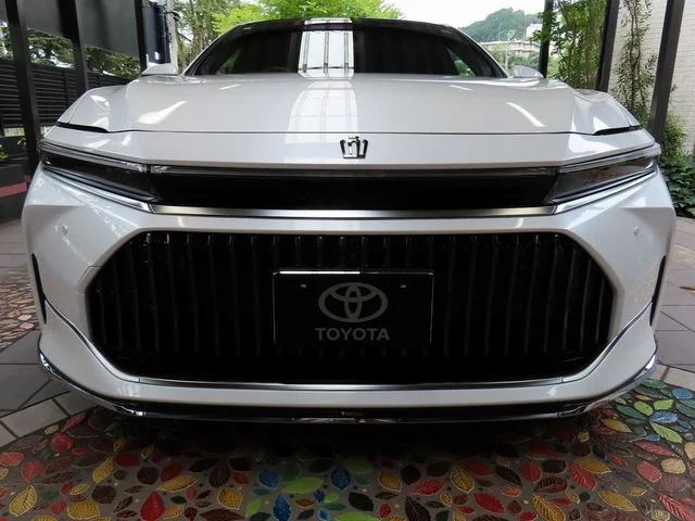 Toyota CROWN sedan hybrid Z　MODELLISTA photo 4