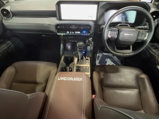Toyota LANDCRUISER 250 VX　ファースト　エディション photo 2