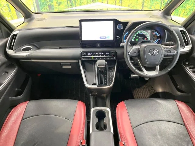 Toyota VOXY HYBRID S−Z photo 2