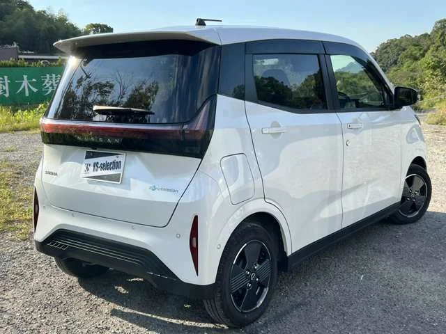 Nissan SAKURA G photo 2