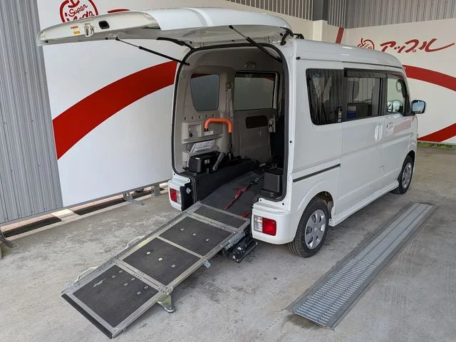 Nissan NV100 CLIPPER RIO 4WD チェアキャブ車いす移動車　4WD 2021