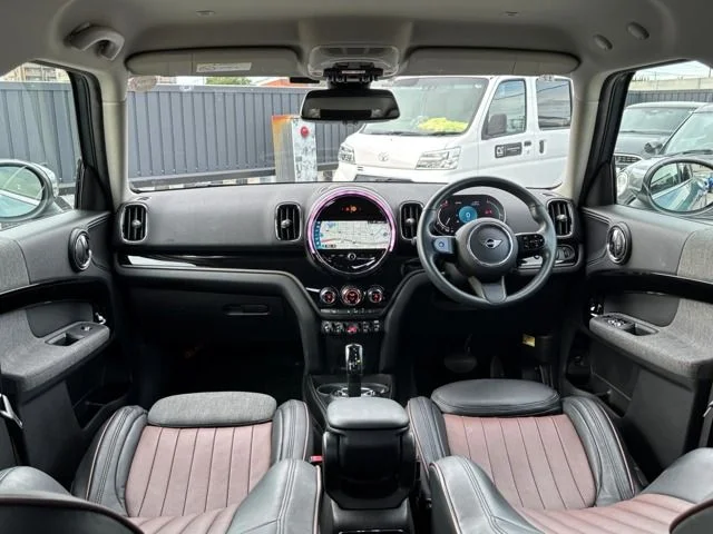 Bmw MINI COOPER D CROSSOVER ベースグレード photo 2