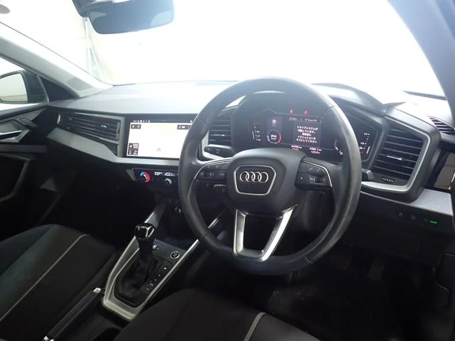Audi AUDI A1 SPORTBACK 25　TFSI　アドバンスド photo 2
