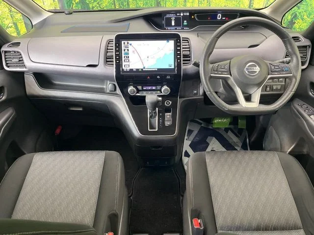 Nissan SERENA S-HYBRID ハイウェイスター　V photo 2