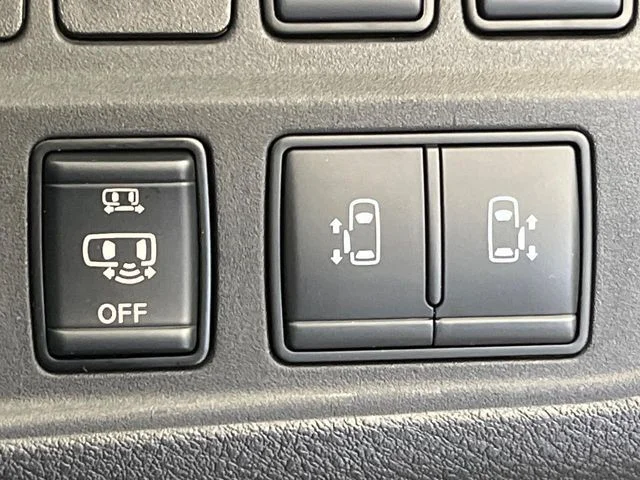 Nissan SERENA S-HYBRID ハイウェイスター　V photo 3