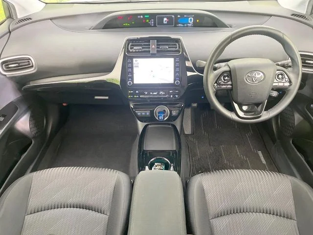 Toyota PRIUS PHV S　セーフティパッケージ photo 2
