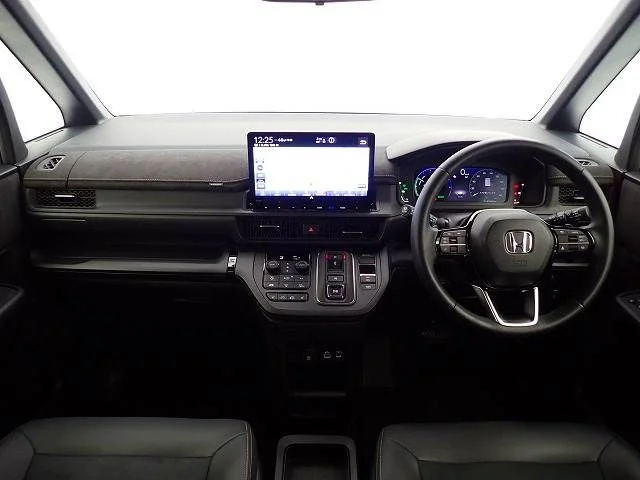 Honda STEPWAGON e:HEV SPADA プレミアムライン photo 2