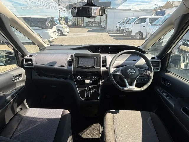 Nissan SERENA S-HYBRID XV photo 2