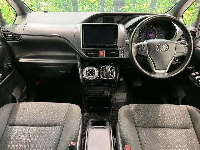 Toyota NOAH HYBRID G photo 2