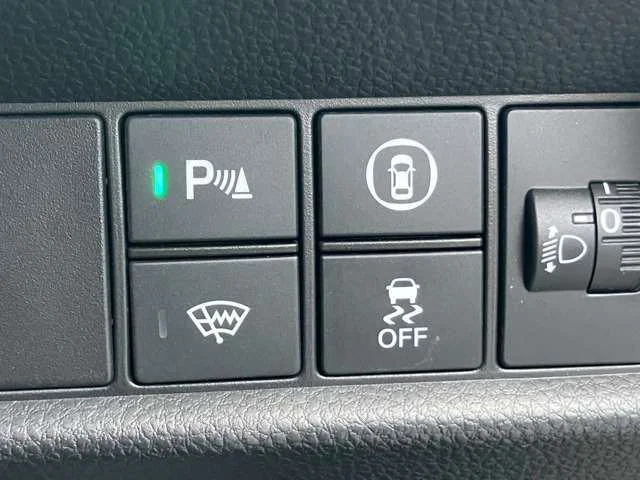 Honda FIT e:HEV 4WD リュクス photo 3