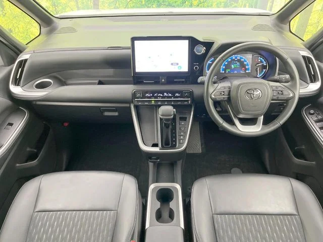Toyota NOAH HYBRID S−Z photo 2