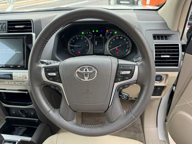 Toyota LANDCRUISER PRADO TX　Lパッケージ photo 4