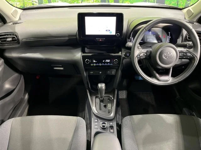 Toyota YARIS CROSS G photo 2
