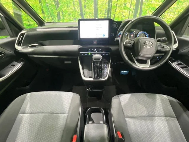 Toyota NOAH HYBRID S−G photo 2