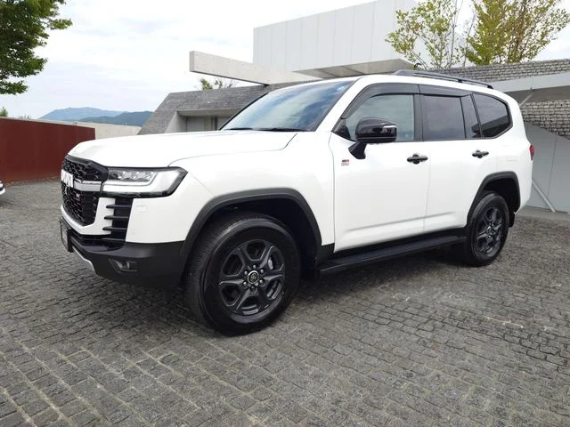 Toyota LANDCRUISER wagon GR　スポーツ photo 2