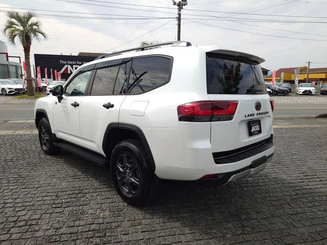 Toyota LANDCRUISER wagon GR　スポーツ photo 3