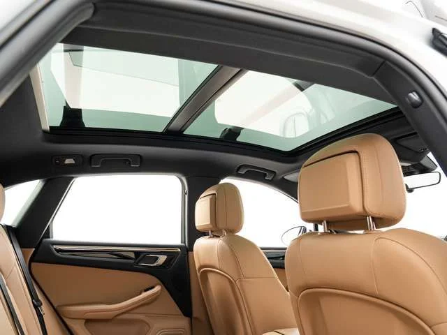 Porsche PORSCHE Macan スポーツクロノパッケージ　エアサス photo 2