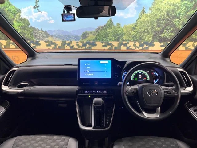 Toyota VOXY HYBRID S−Z photo 2