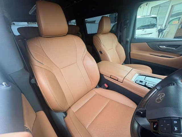 Toyota VELLFIRE HYBRID Z　プレミア photo 4