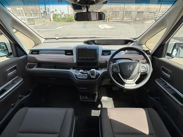 Honda FREED HYBRID G photo 2