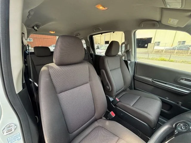 Honda FREED HYBRID G photo 4