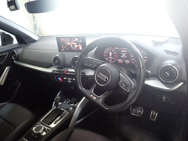 Audi AUDI Q2 30　TFSI　スポーツ　Sラインパッケ photo 2
