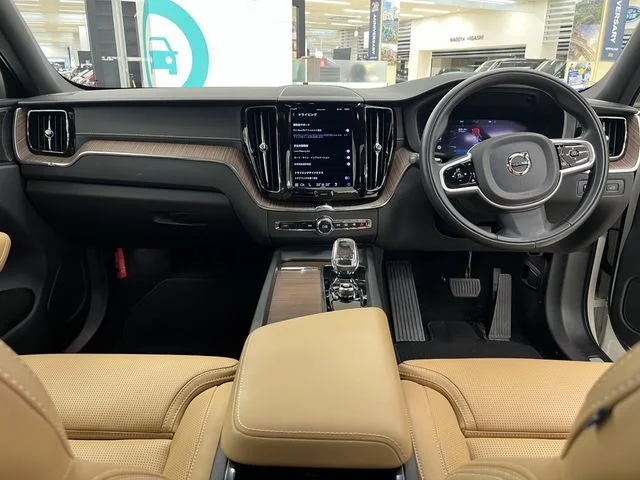 Volvo VOLVO XC60 B5　AWD　インスクリプション photo 2