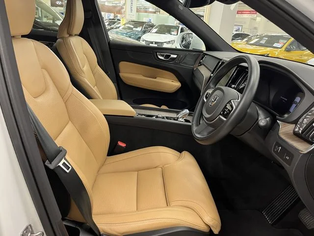 Volvo VOLVO XC60 B5　AWD　インスクリプション photo 4