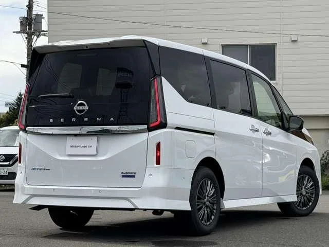 Nissan SERENA WG 4WD e−4ORCE　オーテックライン photo 2