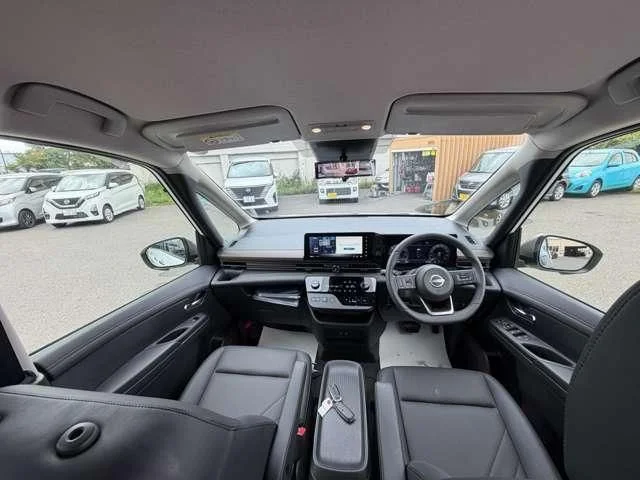 Nissan SERENA WG 4WD e−4ORCE　オーテックライン photo 3