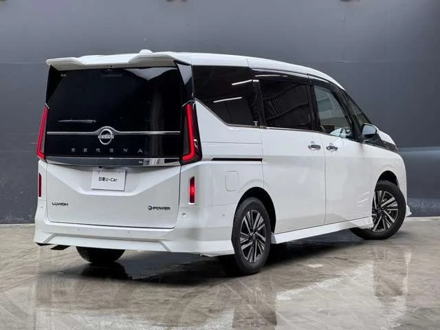 Nissan SERENA WG e−POWER　ルキシオン photo 2