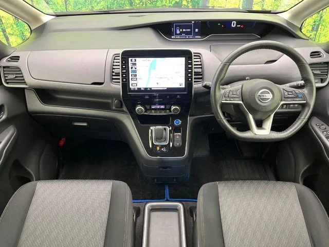Nissan SERENA WG e−POWER　ハイウェイスター　V photo 2