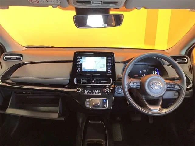 Toyota AQUA G photo 2