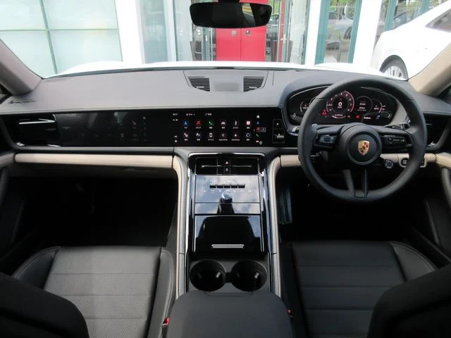 Porsche PORSCHE PANAMERA ベースグレード photo 2